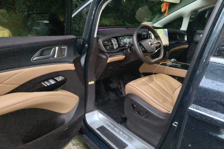 Used Denza D9 2024 EV 620 Premium Model Driver Seat