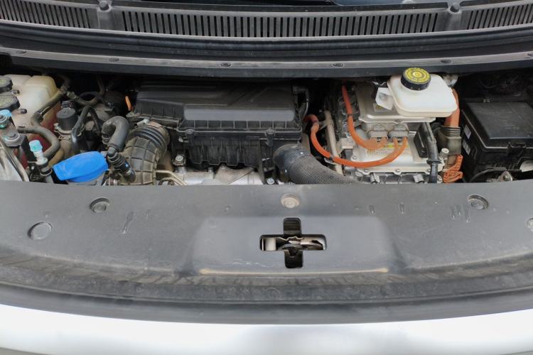 Used Denza D9 2024 DM-i 1050 Luxury Model Engine Bay