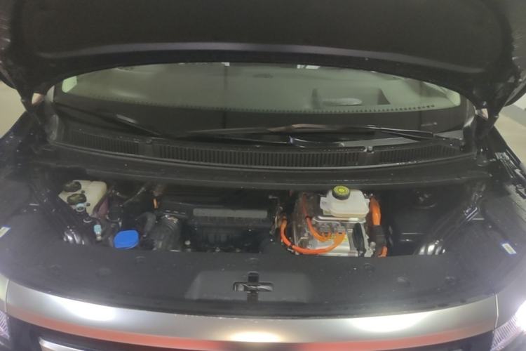 Used Denza D9 2024 DM-i 980 Four-Wheel Drive Prestige Model Engine Bay