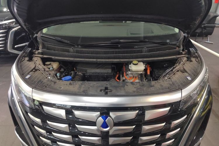 Used Denza D9 2024 DM-i 980 Four-Wheel Drive Flagship Model Engine Bay