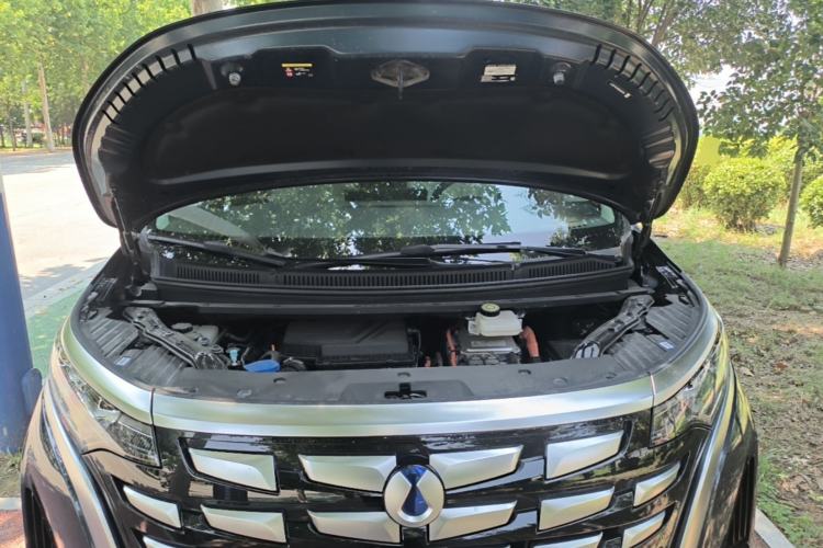 Used Denza D9 2024 DM-i 1050 Luxury Model Engine Bay