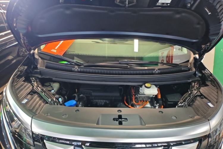 Used Denza D9 2024 DM-i 1050 Luxury Model Engine Bay