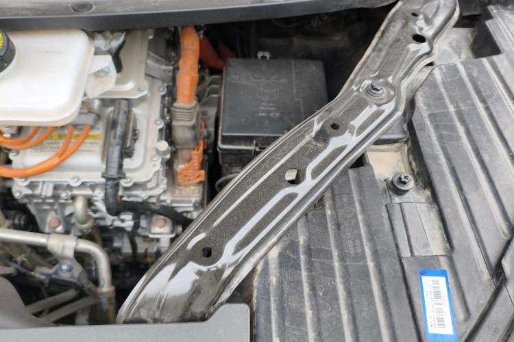 Used Denza D9 2024 DM-i 1050 Luxury Model Engine Bay Left