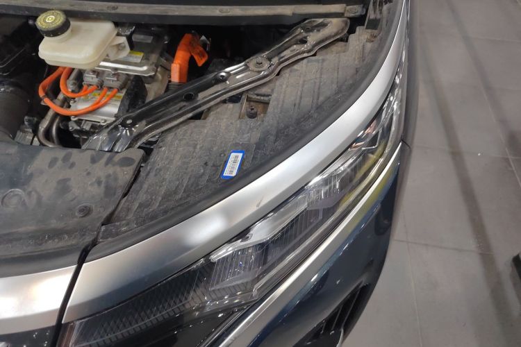 Used Denza D9 2024 DM-i 980 Four-Wheel Drive Flagship Model Engine Bay Left