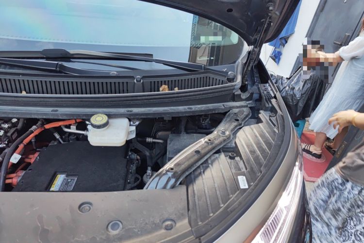 Used Denza D9 2024 EV 620 Premium Model Engine Bay Left