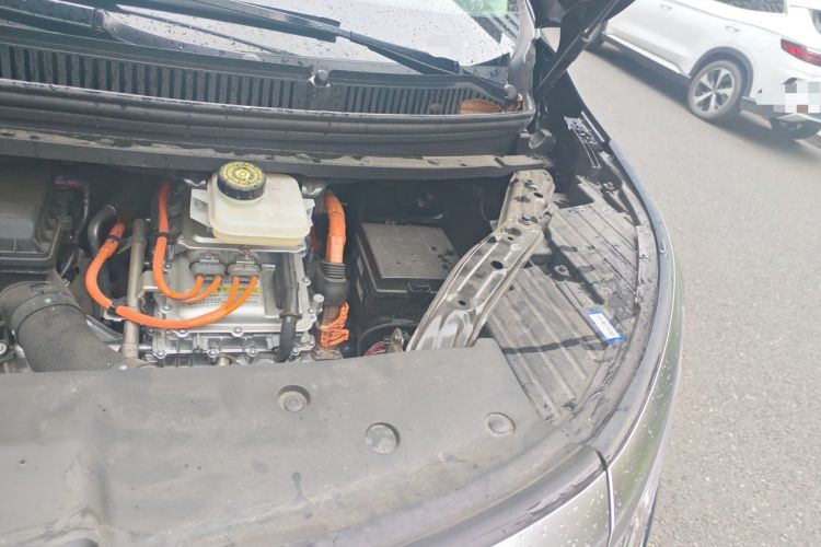 Used Denza D9 2024 DM-i 1050 Luxury Model Engine Bay Left