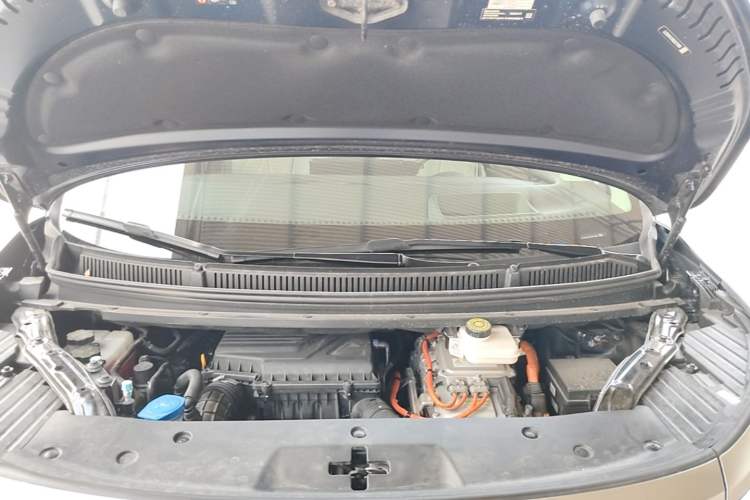 Used Denza D9 2024 DM-i 980 Four-Wheel Drive Flagship Model Engine Bay