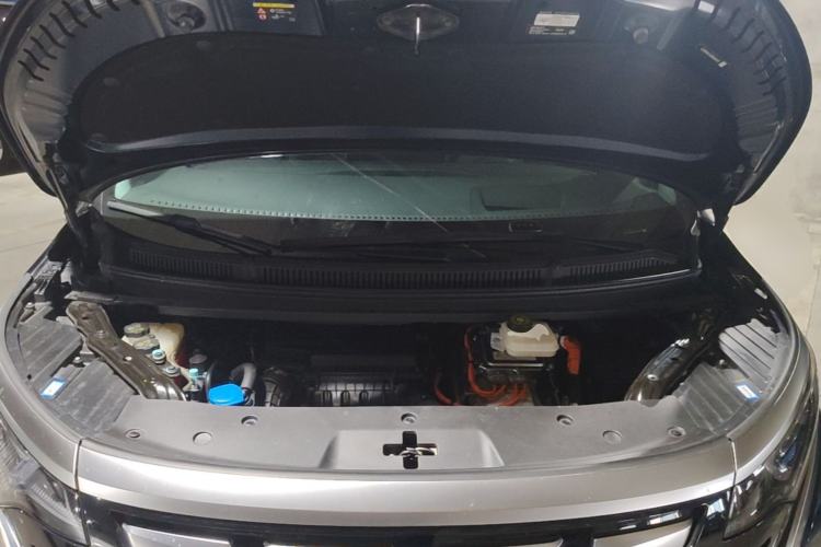 Used Denza D9 2024 DM-i 980 Four-Wheel Drive Flagship Model Engine Bay