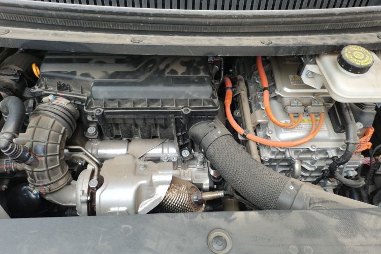 Used Denza D9 2024 DM-i 1050 Luxury Model Engine Bay