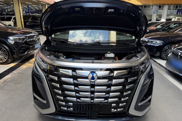 Used Denza D9 2024 DM-i 980 Four-Wheel Drive Flagship Model Engine Bay