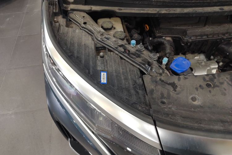 Used Denza D9 2024 DM-i 980 Four-Wheel Drive Flagship Model Engine Bay Right