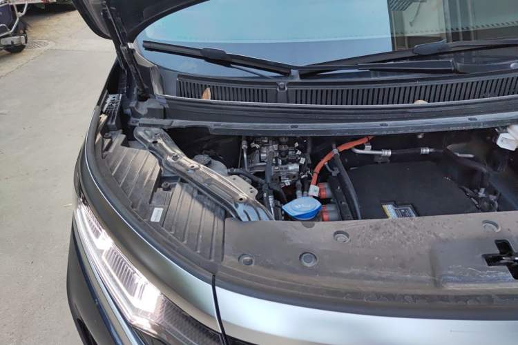 Used Denza D9 2024 EV 620 Premium Model Engine Bay Right