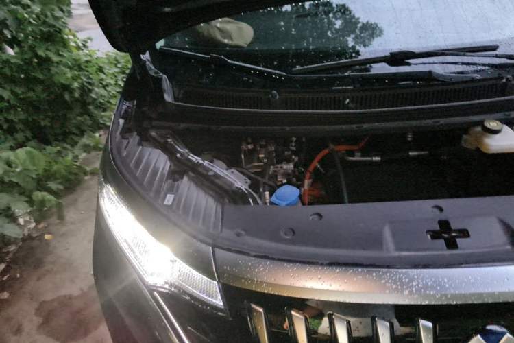 Used Denza D9 2024 EV 620 Premium Model Engine Bay Right