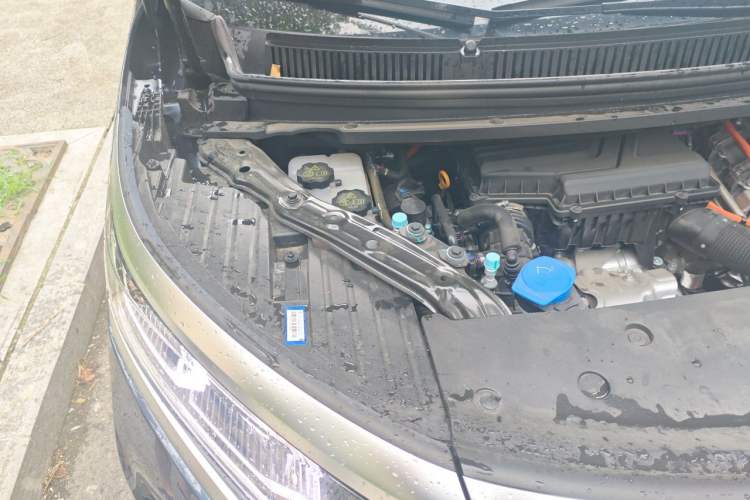 Used Denza D9 2024 DM-i 1050 Luxury Model Engine Bay Right