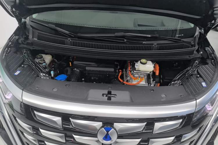 Used Denza D9 2024 DM-i 980 Four-Wheel Drive Prestige Model Engine Bay
