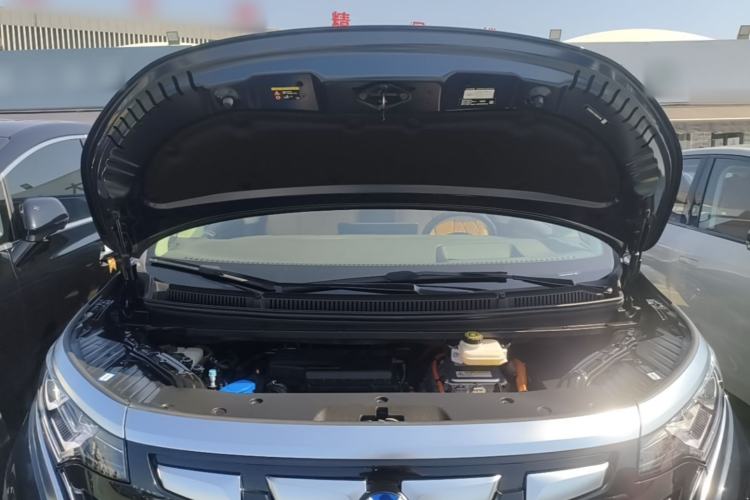 Used Denza D9 2024 DM-i 980 Four-Wheel Drive Flagship Model Engine Bay