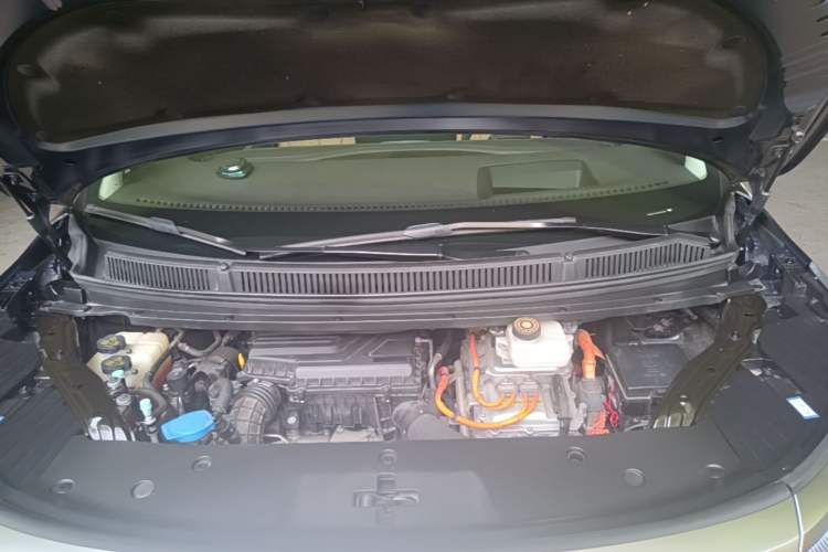 Used Denza D9 2024 DM-i 980 Four-Wheel Drive Flagship Model Engine Bay