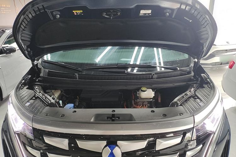 Used Denza D9 2024 DM-i 980 Four-Wheel Drive Flagship Model Engine Bay