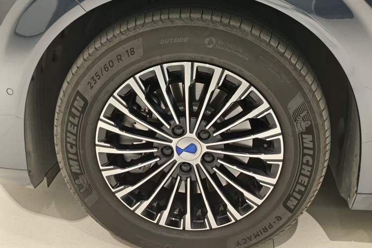 Used Denza D9 2024 DM-i 980 Four-Wheel Drive Flagship Model Exterior 7