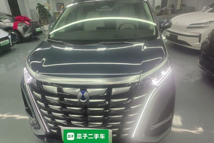 Used Denza D9 2024 DM-i 980 Four-Wheel Drive Prestige Model Front