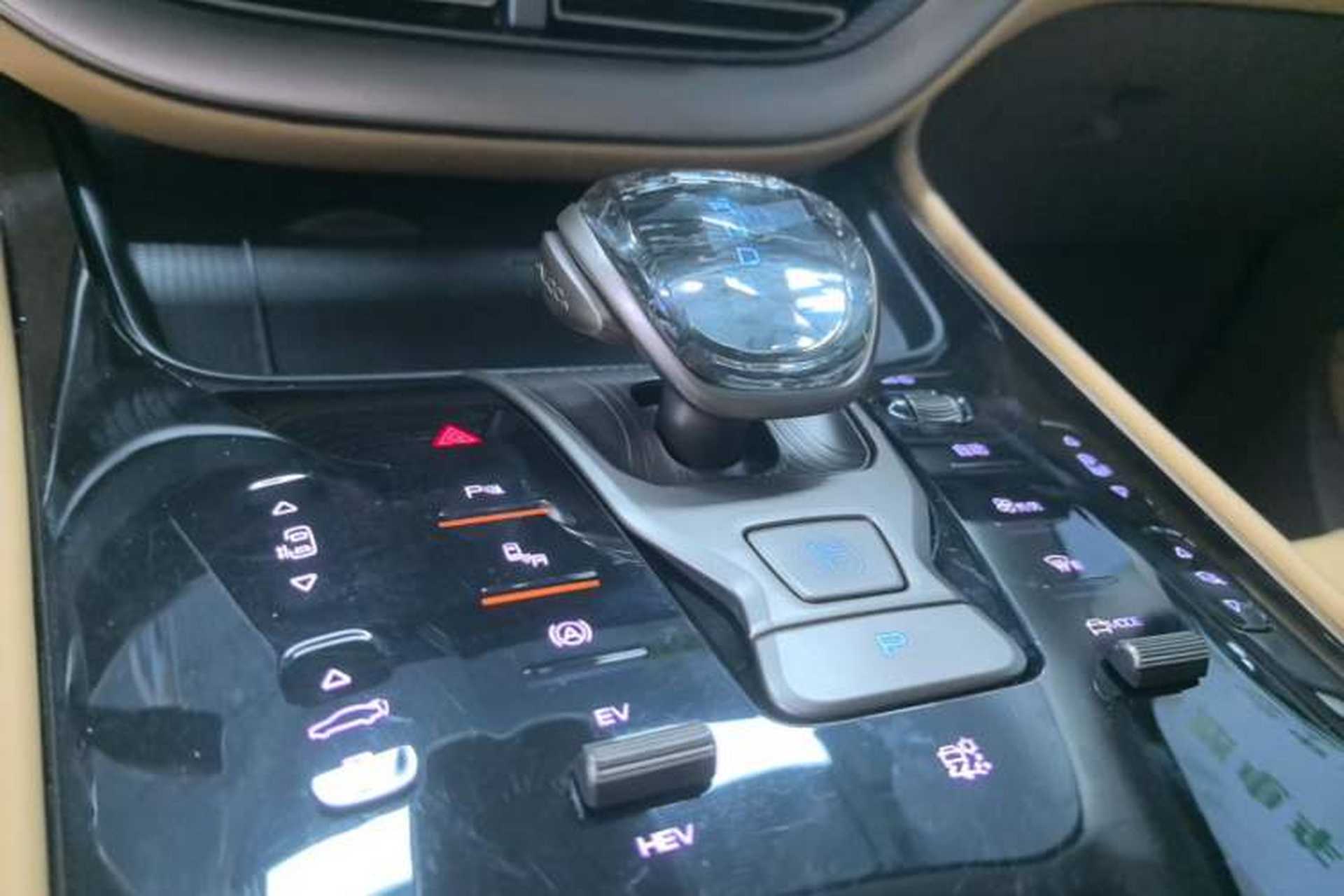 Used Denza D9 2024 DM-i 980 Four-Wheel Drive Prestige Model Gear Lever