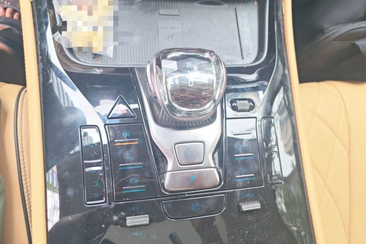 Used Denza D9 2024 DM-i 1050 Luxury Model Gear Lever