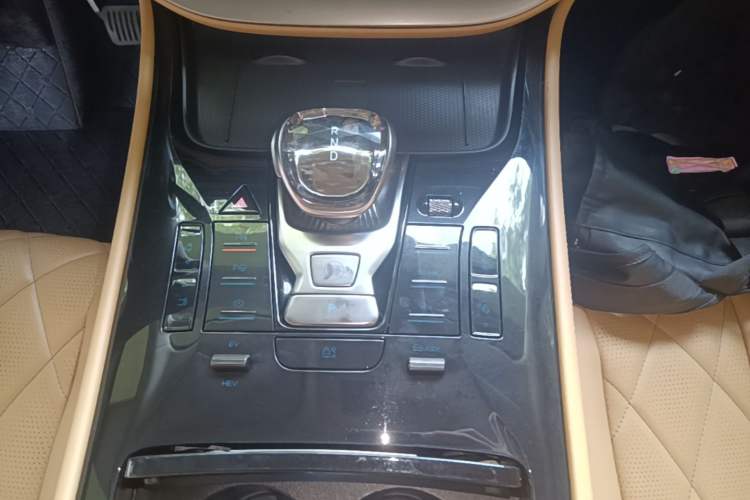 Used Denza D9 2024 DM-i 980 Four-Wheel Drive Flagship Model Gear Lever