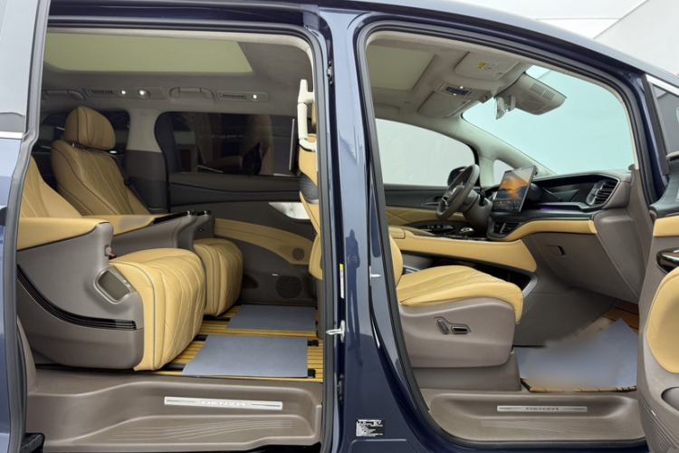 Used Denza D9 2024 DM-i 980 Four-Wheel Drive Flagship Model Interior 1