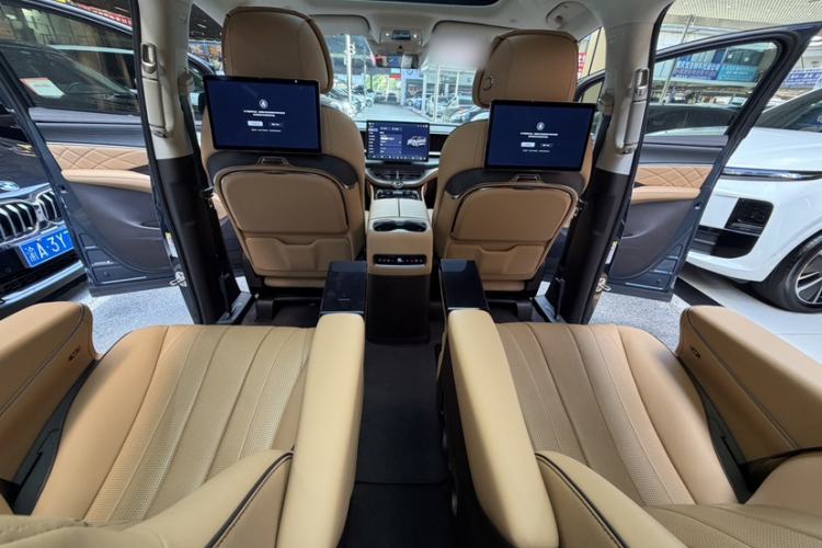 Used Denza D9 2024 DM-i 980 Four-Wheel Drive Flagship Model Interior 1