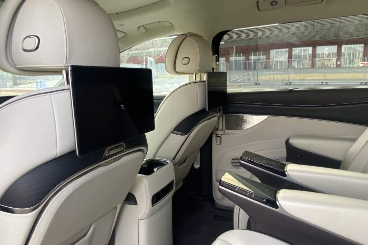 Used Denza D9 2024 DM-i 980 Four-Wheel Drive Flagship Model Interior 10