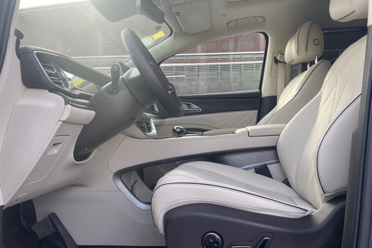 Used Denza D9 2024 DM-i 980 Four-Wheel Drive Flagship Model Interior 3