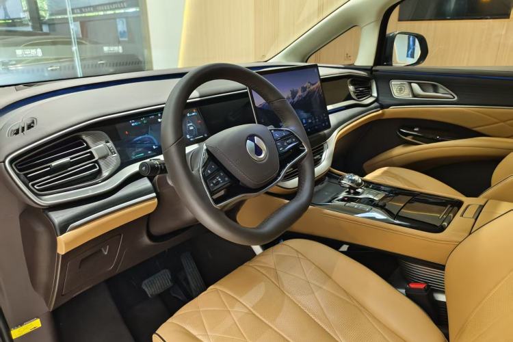 Used Denza D9 2024 DM-i 980 Four-Wheel Drive Flagship Model Interior 4