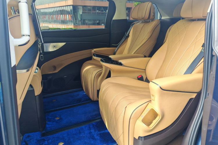 Used Denza D9 2024 DM-i 980 Four-Wheel Drive Flagship Model Interior 4