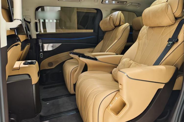 Used Denza D9 2024 DM-i 980 Four-Wheel Drive Flagship Model Interior 5