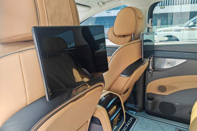 Used Denza D9 2024 DM-i 980 Four-Wheel Drive Prestige Model Interior 5