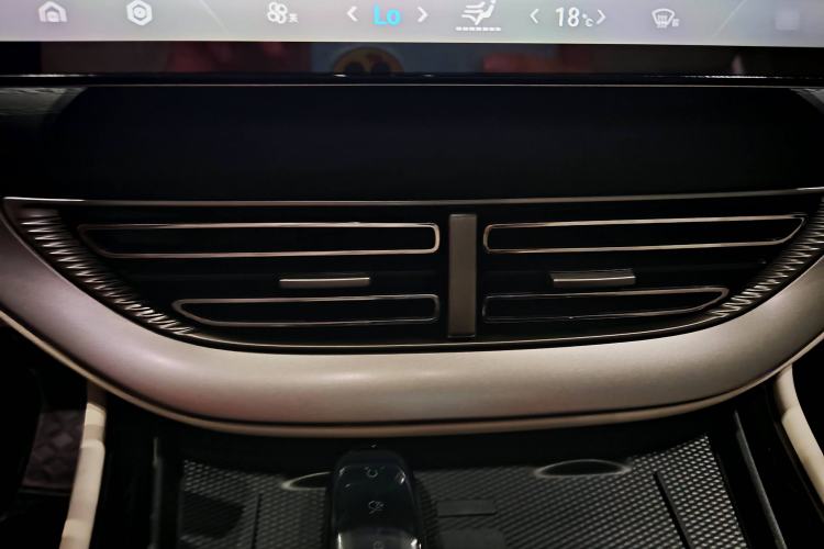 Used Denza D9 2024 DM-i 980 Four-Wheel Drive Prestige Model Interior 5