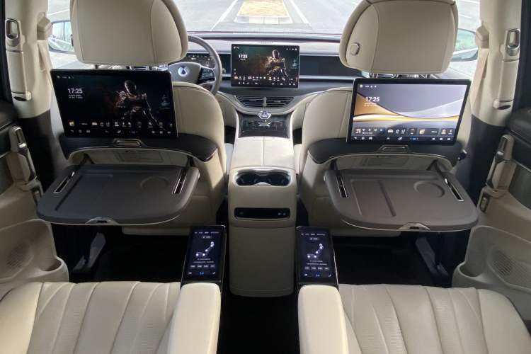 Used Denza D9 2024 DM-i 980 Four-Wheel Drive Flagship Model Interior 7