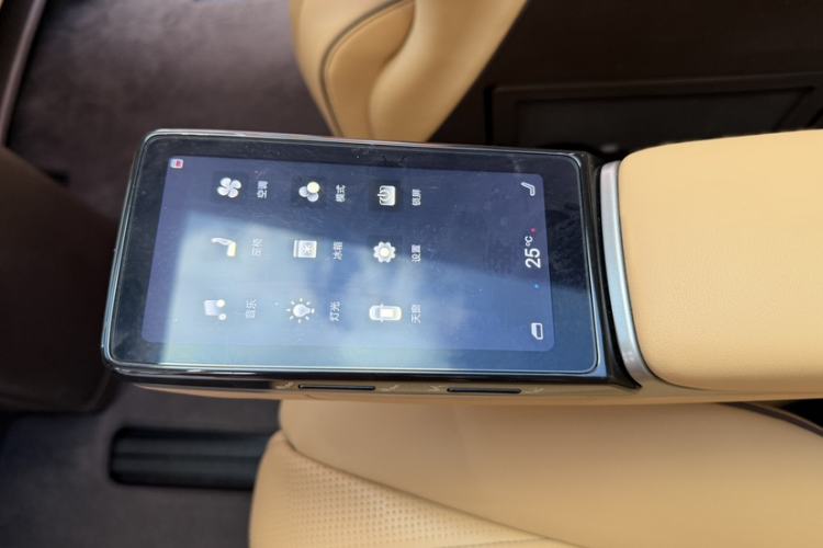 Used Denza D9 2024 DM-i 980 Four-Wheel Drive Flagship Model Interior 8