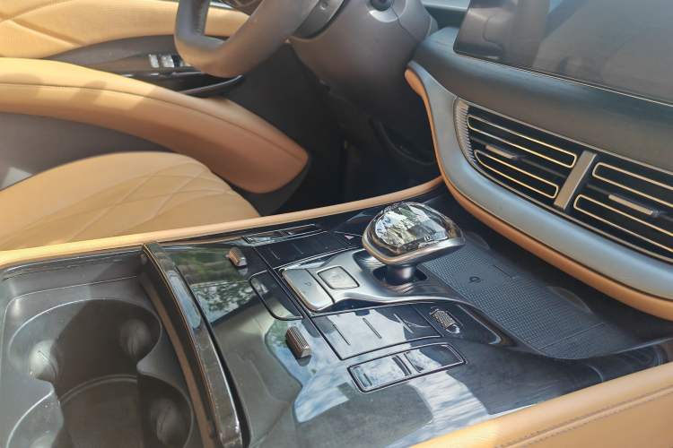 Used Denza D9 2024 DM-i 980 Four-Wheel Drive Flagship Model Interior 8