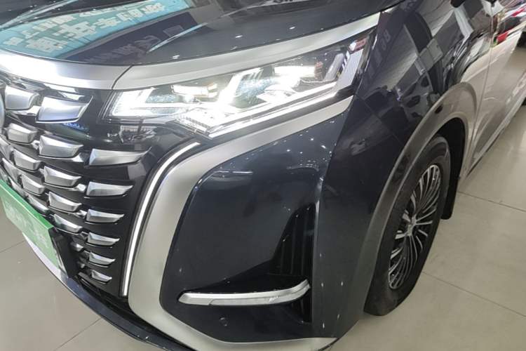 Used Denza D9 2024 DM-i 980 Four-Wheel Drive Flagship Model Left Front Headlight