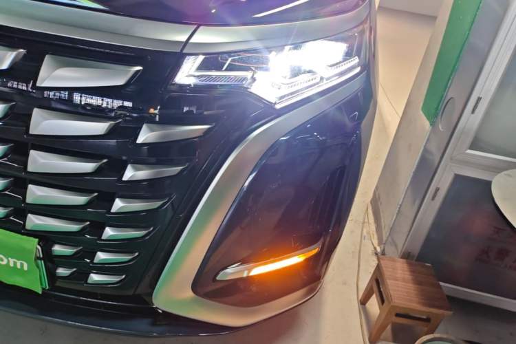 Used Denza D9 2024 DM-i 1050 Luxury Model Left Front Headlight