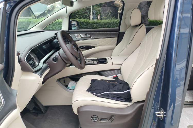 Used Denza D9 2024 DM-i 1050 Luxury Model Left Front Seat