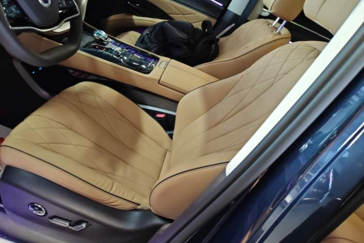 Used Denza D9 2024 DM-i 1050 Luxury Model Left Front Seat