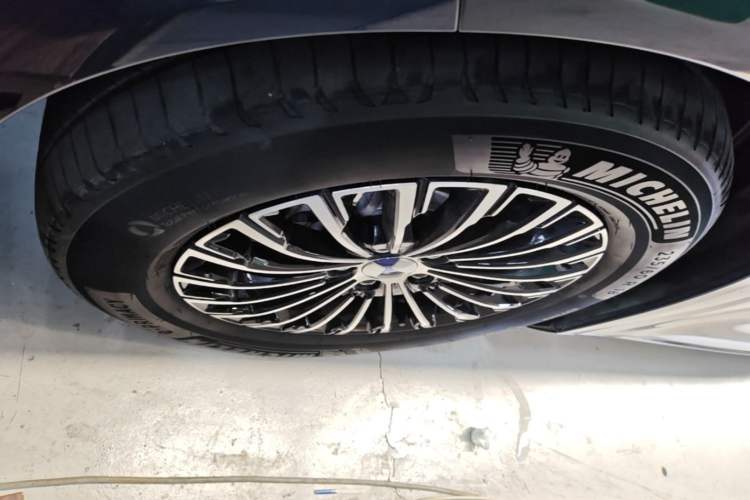 Used Denza D9 2024 DM-i 1050 Luxury Model Left Front Wheel Hub