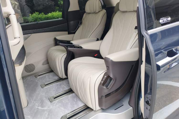 Used Denza D9 2024 DM-i 1050 Luxury Model Left Rear Seat