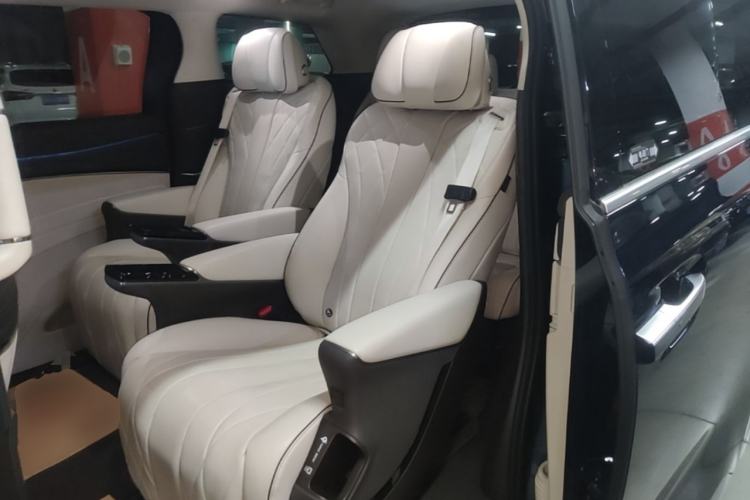 Used Denza D9 2024 DM-i 980 Four-Wheel Drive Prestige Model Left Rear Seat