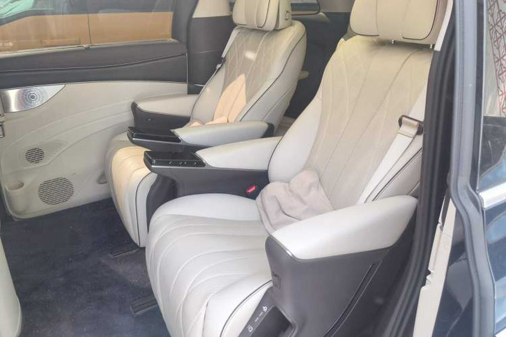 Used Denza D9 2024 DM-i 980 Four-Wheel Drive Prestige Model Left Rear Seat
