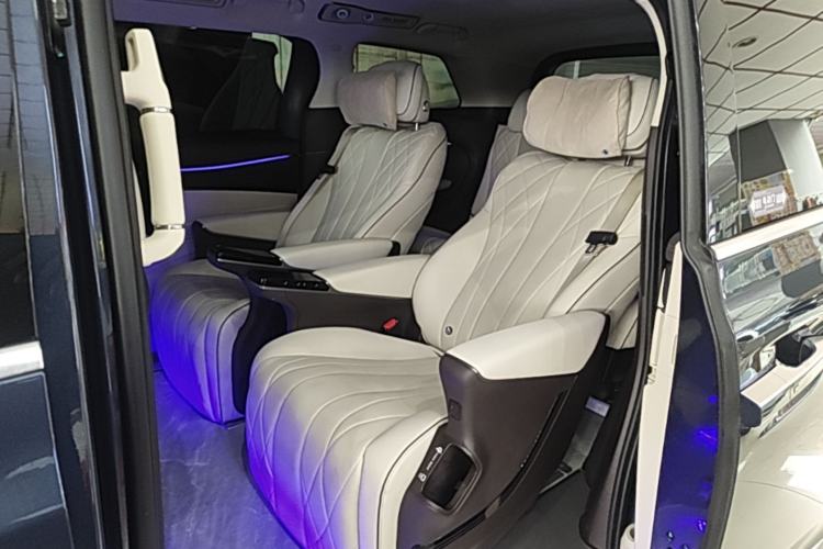 Used Denza D9 2024 DM-i 980 Four-Wheel Drive Flagship Model Left Rear Seat