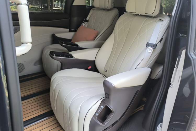 Used Denza D9 2024 DM-i 1050 Luxury Model Left Rear Seat