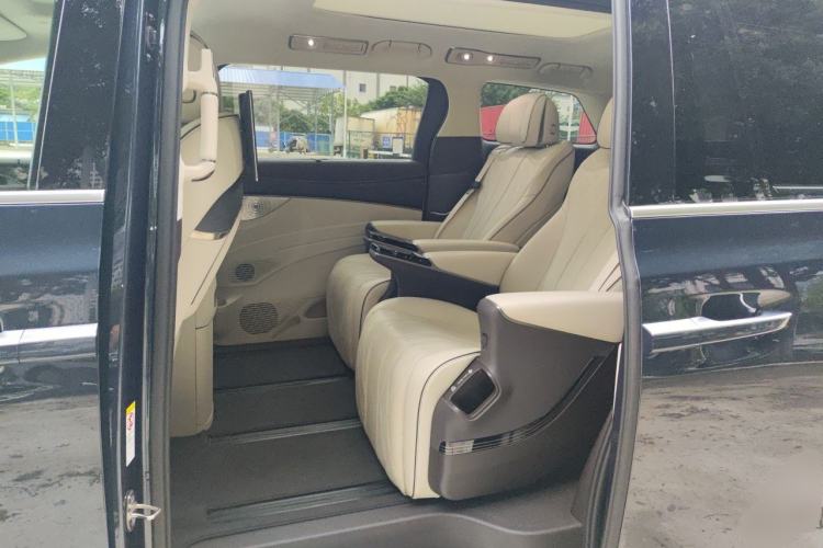 Used Denza D9 2024 DM-i 980 Four-Wheel Drive Flagship Model Left Rear Seat